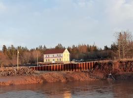 Mountainview Solitude Inn, hotel perto de Hopewell Rocks Park, Riverside