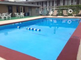 Town House Motel with Pool near Mt. Rushmore, apartment in Rapid City