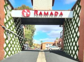 Ramada by Wyndham San Diego Poway Miramar、パウウェイのホテル