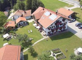 Gästehaus Lechner, hotel u gradu 'Bernau am Chiemsee'