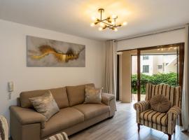 67 The Shades - Luxury Apartment in Umhlanga - Airconditioning throughout and Inverter, hotel in zona Granada Square Shopping Centre, Durban