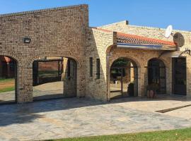 Relaxing Holiday Home، فندق بالقرب من قرية بيسوتو الثقافية، Phuthaditjhaba