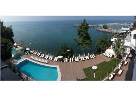 Diapolis Hotel, hotel con piscina ad Akçakoca