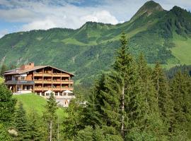 Das alpine Lifestyle Berghotel Madlener, hotell sihtkohas Damüls