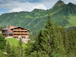 Das alpine Lifestyle Berghotel Madlener, hotel em Damuls