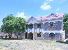 Lux Suites Chief Engineer Apartment Mwingi, hotel in Mwingi