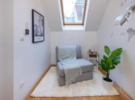 Rooftop cozy apartment near innerstadt with AC