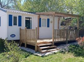 CAMPING LE BEL AIR- Mobil home le laurier, hotel with pools in Limogne-en-Quercy