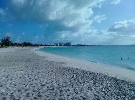 Private Guest House 2 bedrooms & 2 baths near Grace Bay Beach & Long Bay Beach.