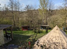 Stay Wild Retreats 'Glamping Pods and Tents', מלון ברקסהאם