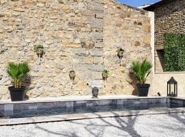 Le mazet Sainte-Jalle, piscine chauffée, jardin clos, barbecue en Baronnies Provençales, vacation rental in Sainte-Jalle