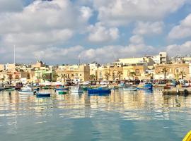 ONE100 apartments, hótel í Marsaxlokk