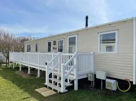 Emma's Oasis 4-bedroom caravan at Durdle Door