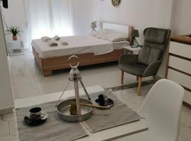 Vicky's Apartment (5m from sea)，位于库卡里的别墅