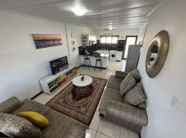 Safi Luxury Self-Catering Suite 8, hotel em East London