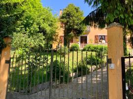 Finca in mitten der Natur., hotel con estacionamiento en Muras