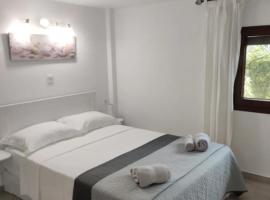 Calma Kourouta Apartments, hotel em Kourouta