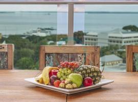 ZEN Crown Towers 3-BR Luxury Pad, hotel with pools in Darwin