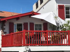 En plein coeur du village de Bidart et de ses commerces et à 200 mètres de la mer, un appartement T2 sympa