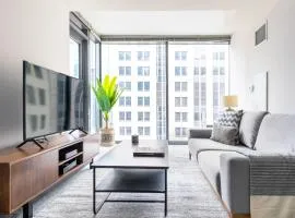 Loop 1BR w Pool Gym nr Financial District CHI-281