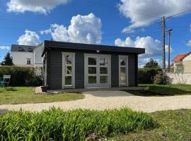 Tiny house toute équipée avec jardin, tiny house in Saint-Florent-sur-Cher