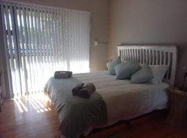 Cosy Rooms, guest house in Worcester