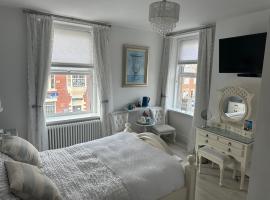 Coastal Joy - Room 5, hotel with hot tubs in Newbiggin-by-the-Sea