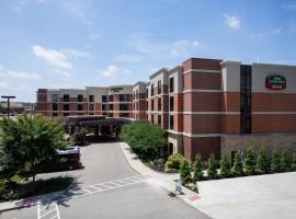 Viesnīca Courtyard by Marriott Cincinnati Midtown/Rookwood pilsētā Sinsinati, netālu no apskates objekta Cincinnati Observatory Center