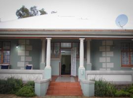 Oude Post Guesthouse and Cottage - The Old Postmaster's House, hotel in Lydenburg