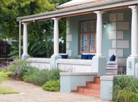 Oude Post Guesthouse and Cottage - The Old Postmaster's House