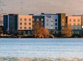 Fairfield Inn & Suites by Marriott Klamath Falls、クラマスフォールズのホテル