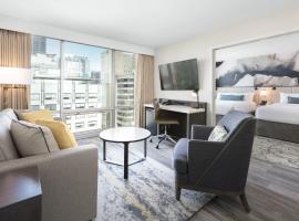 Delta Hotels by Marriott Vancouver Downtown Suites: Vancouver, Gastown yakınında bir otel