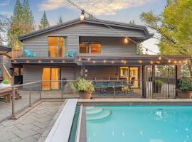 Cypress: Private Bedroom/Bathroom/Office, with Shared Pool, Hot tub, alquiler vacacional en North Vancouver