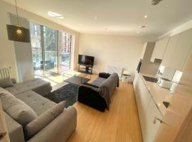 Luxury London Apartment - Steps To East Croydon Train Station, hotel in Croydon