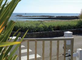 LocaLise - A06 - Entièrement de plain-pied avec petite vue mer - Donnant sur la piscine et le jardin - wifi inclus - draps inclus -, hotel a Le Guilvinec