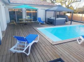 Magnifique Villa sur le Bassin d'Arcachon - JACUZZI+PISCINE - 8à10pers, Hotel in Biganos