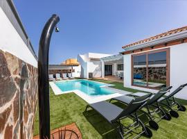 Villa Luxury Paula's Dream Private Pool Corralejo By Holidays Home, hotel in Corralejo