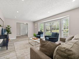 Beautiful Newly-Renovated Home in Indian Hills, ξενοδοχείο σε Roswell