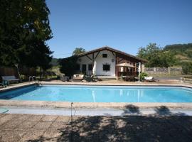 Chalet con piscina en Peón "Los Tres Robles", dovolenkový dom 