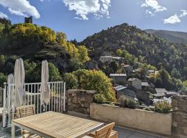 Atalaya - Maître de Cabestany - Gîte avec piscine pour 8 personnes - 3 chambres en suite, ski resort in Llo