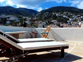 Christina's Stone House Apartment, pet-friendly hotel in Hydra