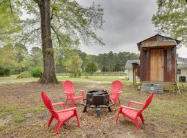 Buckhead Cabin with Fireplaces and Private Pool!, hotel in Eatonton 