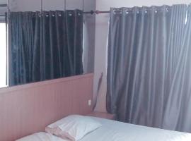 Skyview Setiabudi Apartment, hotell i Sunggal