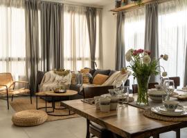 HaKerem new luxury 3 rooms apartments and 2 rooms penthaus, πολυτελές ξενοδοχείο στο Τελ Αβίβ