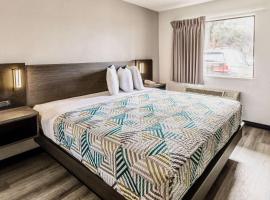 Motel 6-Carlsbad, CA - East Near LEGOLAND，位于卡尔斯巴德的酒店