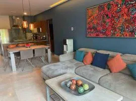 Luxury Condo between 5th Avenue and the Beach