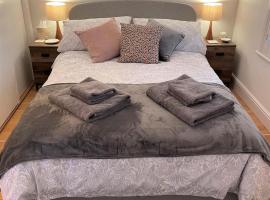Peaceful Cottage for Two in Horsham, hotel a Horsham