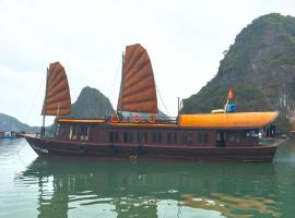Cat Ba Boat - Private Boat, båd i Cát Bà