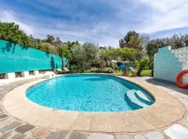 El Nido holiday cottage with pool