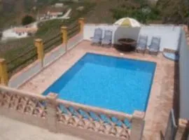 House 6 Bedrooms with Pool and WiFi 8798